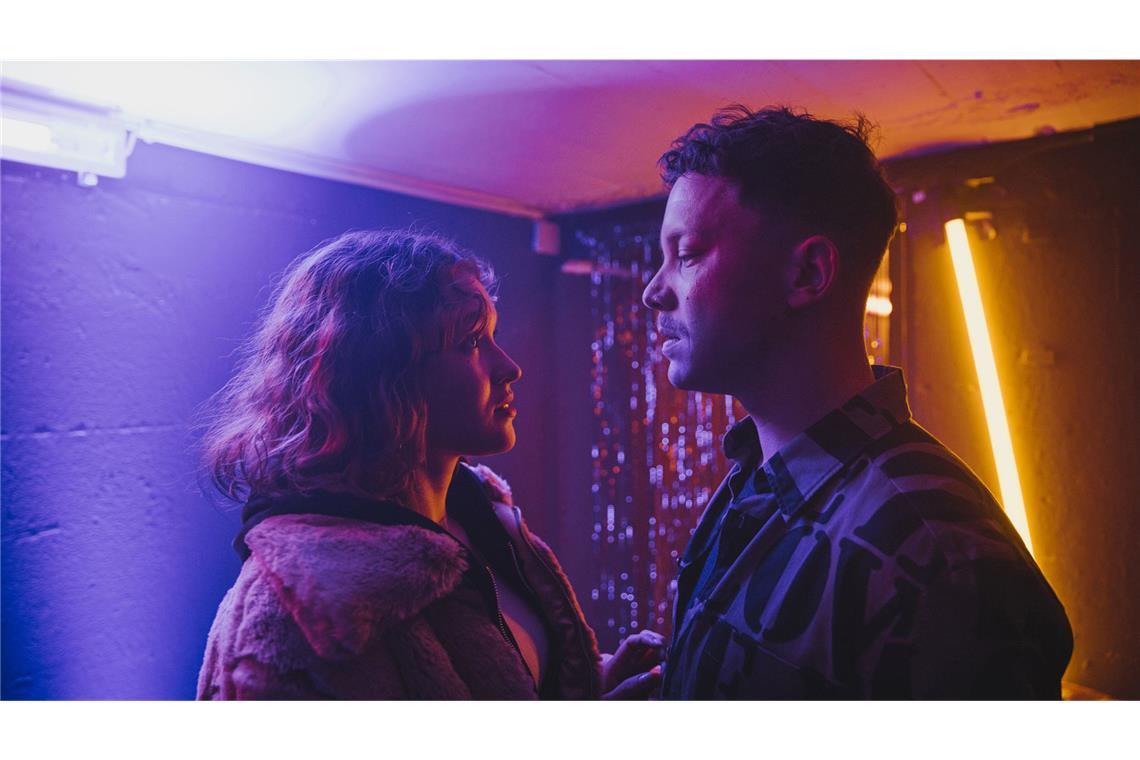 Was hat die Schwester des Opfers mit dem unsympathischen Klubbesitzer (Niklas Marian Müller) zu schaffen?