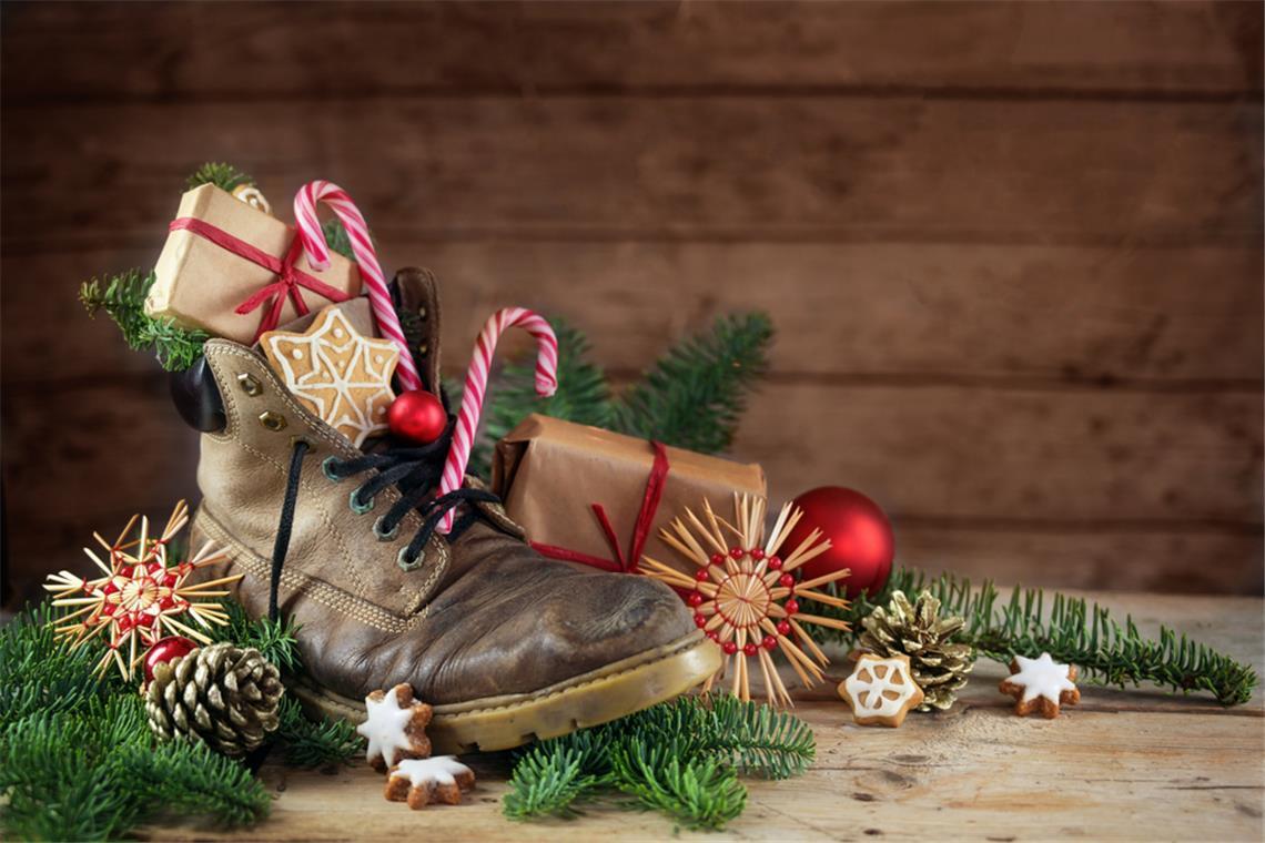 Warum stellt man Stiefel für Nikolaus raus? Was ist der Zusammenhang zwischen dem Nikolaus und Schuhen?