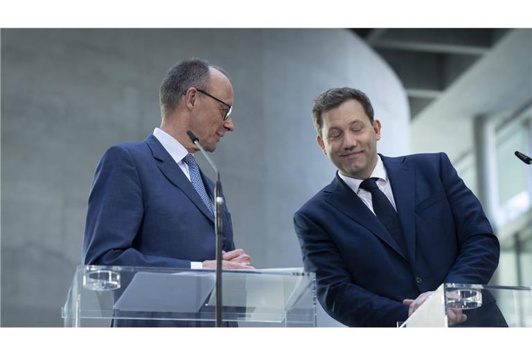 Was planen Kanzler Merz (li.) und sein Vize Klingbeil für den Sommer?