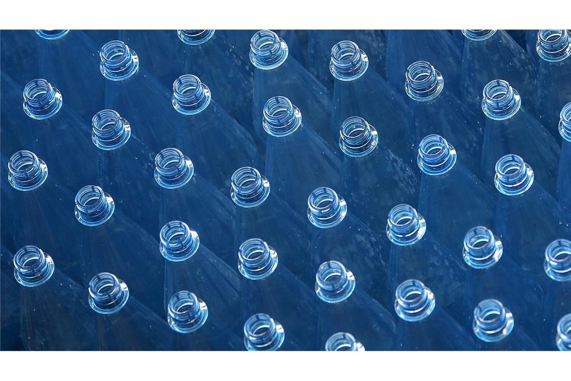 Wie sich die Aufnahme von Mikroplastik vermindern lässt Wasser aus Plastikflaschen enthält mehr Plastikteilchen als solches aus der Leitung. (Symbolbild)