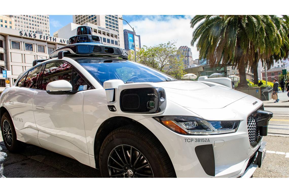 Waymo hat bereits fahrerlose Robotaxis in mehreren US-Städten. (Archivbild)