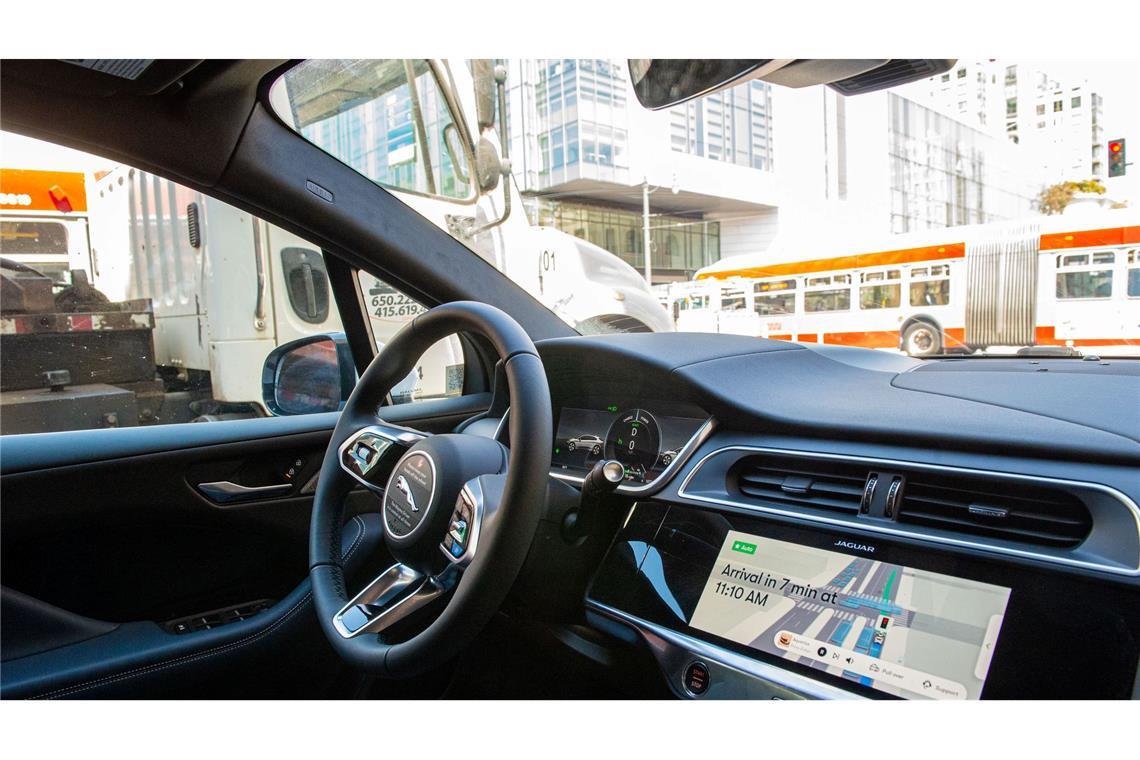 Waymo-Robotaxis machen mehr als 250.000 Fahrten pro Woche Waymo kutschiert Fahrgäste in mehreren US-Städten ohne einen Menschen am Steuer. (Archivbild)