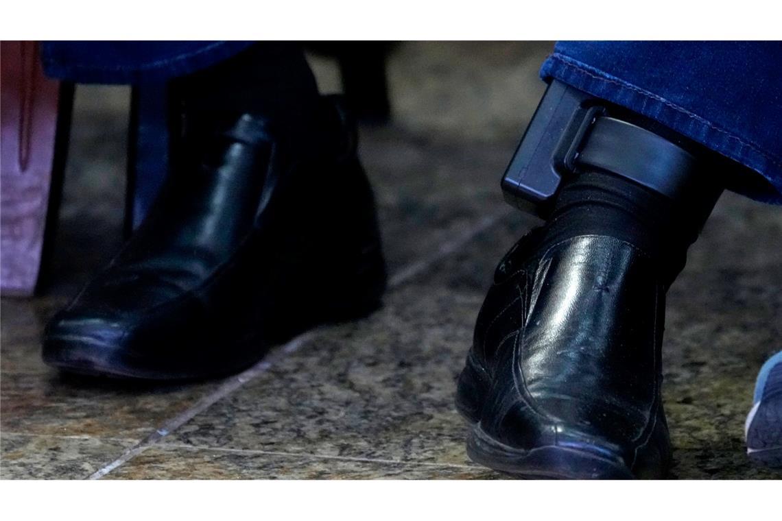 Wegen Beschädigung seiner elektronischen Fußfessel sitzt Bolsonaro bereits in U-Haft.