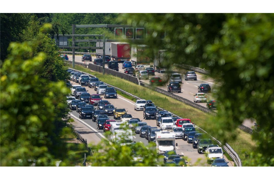 Wegen der Brenner-Blockade wird auf den Autobahnen in Bayern und Baden-Württemberg mit dichtem Verkehr gerechnet.