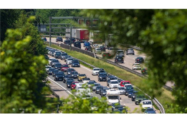 Wegen der Brenner-Blockade wird auf den Autobahnen in Bayern und Baden-Württemberg mit dichtem Verkehr gerechnet.
