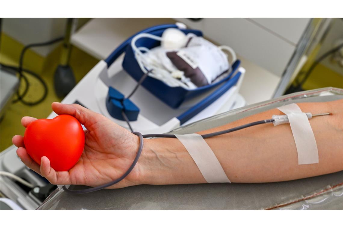 Wegen der Hitze wird weniger Blut gespendet (Symbolbild).