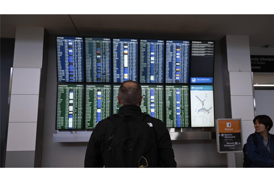 Wegen der von der US-Luftfahrtbehörde FAA angeordneten Einschnitte im Flugverkehr sind Hunderte Flüge innerhalb der USA gestrichen worden (Symbolfoto).