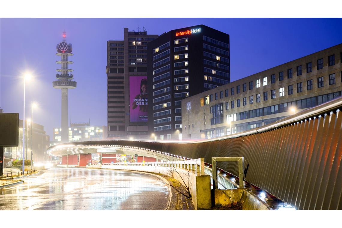 Wohnungen statt Abriss: VW verkauft "Telemoritz" Wegen des desolaten Bauzustands wollte VWN den einstigen Fernsehturm 2025 abreißen. (Archivbild)