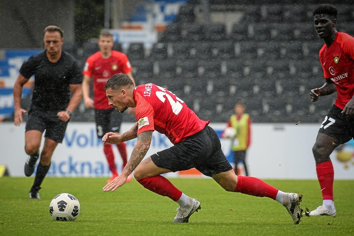 Wegen muskulärer Probleme ein wenig außer Tritt: Steven Lewerenz. Sein Einsatz heute in Bahlingen ist stark gefährdet. Foto: A. Becher