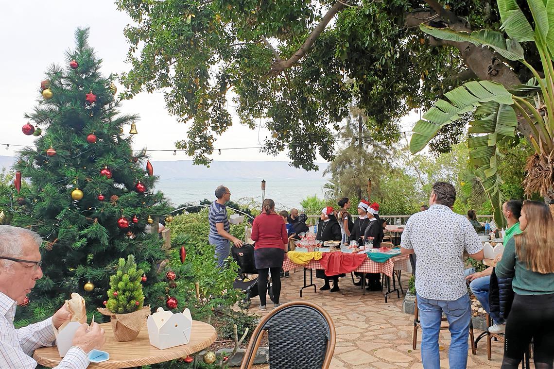 Weihnachten war im Pilgerhaus auch Anlass für Begegnungen von Menschen, die unterschiedlichen Religionen angehören. Fotos: privat