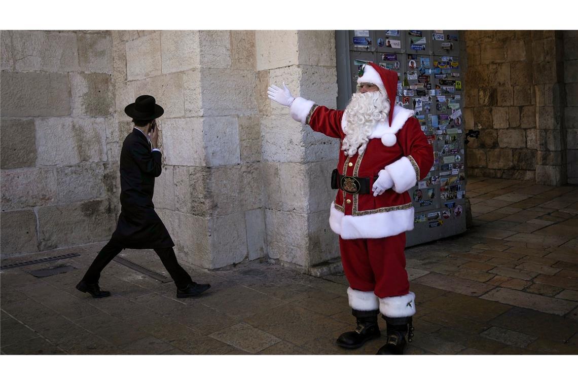 Bilder des Tages Weihnachtsmann in Jerusalem