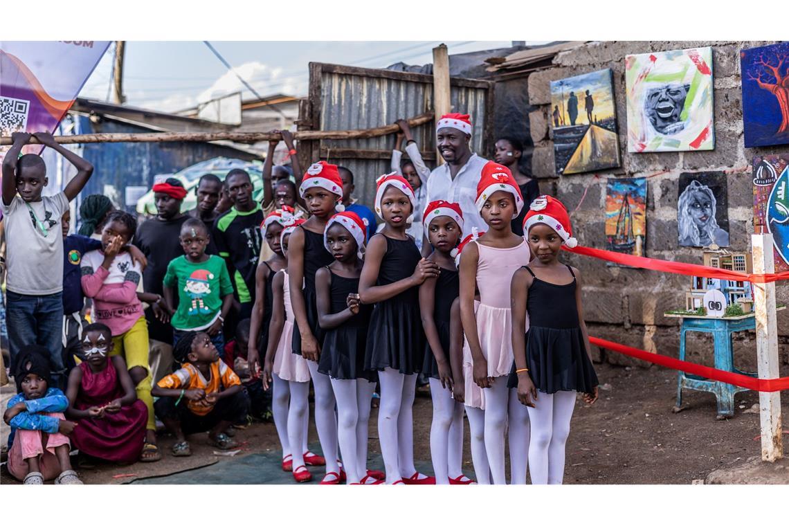 Weihnachtszauber in Kenia: Junge Tänzer bei ihrem großen Auftritt