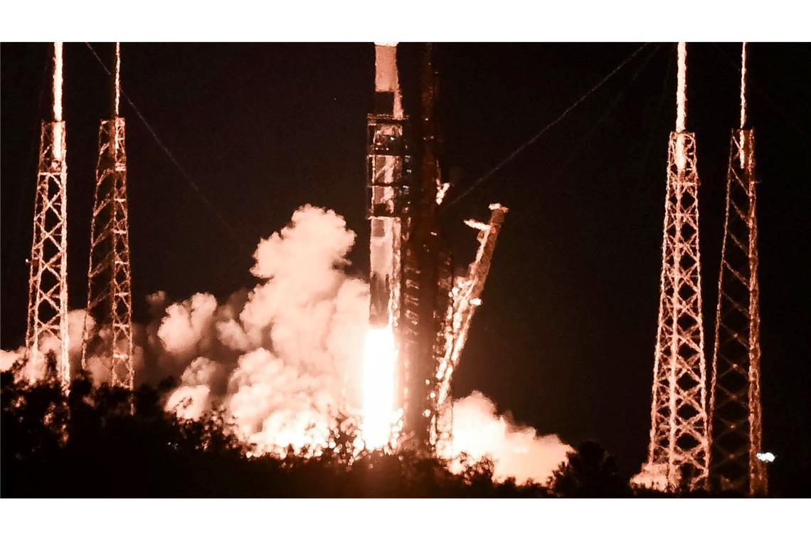 Weil es Verzögerungen bei einem europäischen Raketenprogramm gab, genehmigte die EU einen millionenschweren Auftrag für  SpaceX. (Archivbild)