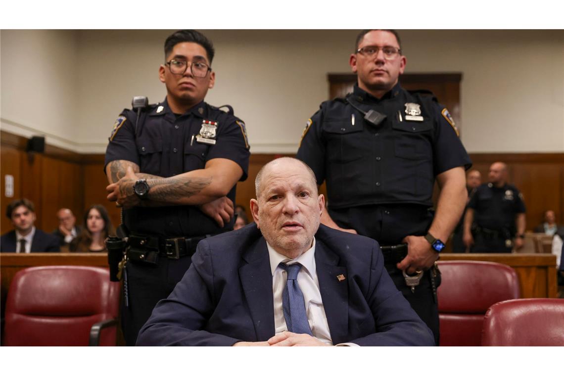 Neuauflage von historischem Prozess: Weinstein vor Gericht Weinstein im Gerichtssaal in Manhattan.