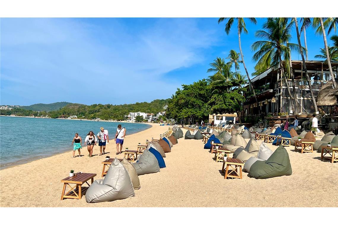 Der White-Lotus-Effekt: "Set-Jetter" als Segen oder Fluch? Weiße Strände und Kokospalmen - das lockte einst die Rucksacktouristen nach Koh Samui. Heute ist die Insel ein Massenziel geworden. (Archivbild)