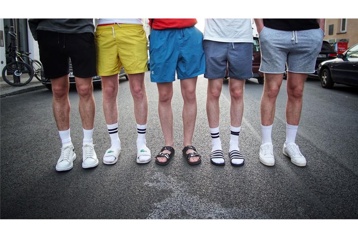 Cool von Chile bis China Weiße Tennissocken, vielleicht gar in Sandalen? Was modisch als cool gilt, ist sehr flüchtig. Doch welche Menschen wir cool finden, scheint recht stabil zu sein - auch über Ländergrenzen hinweg.