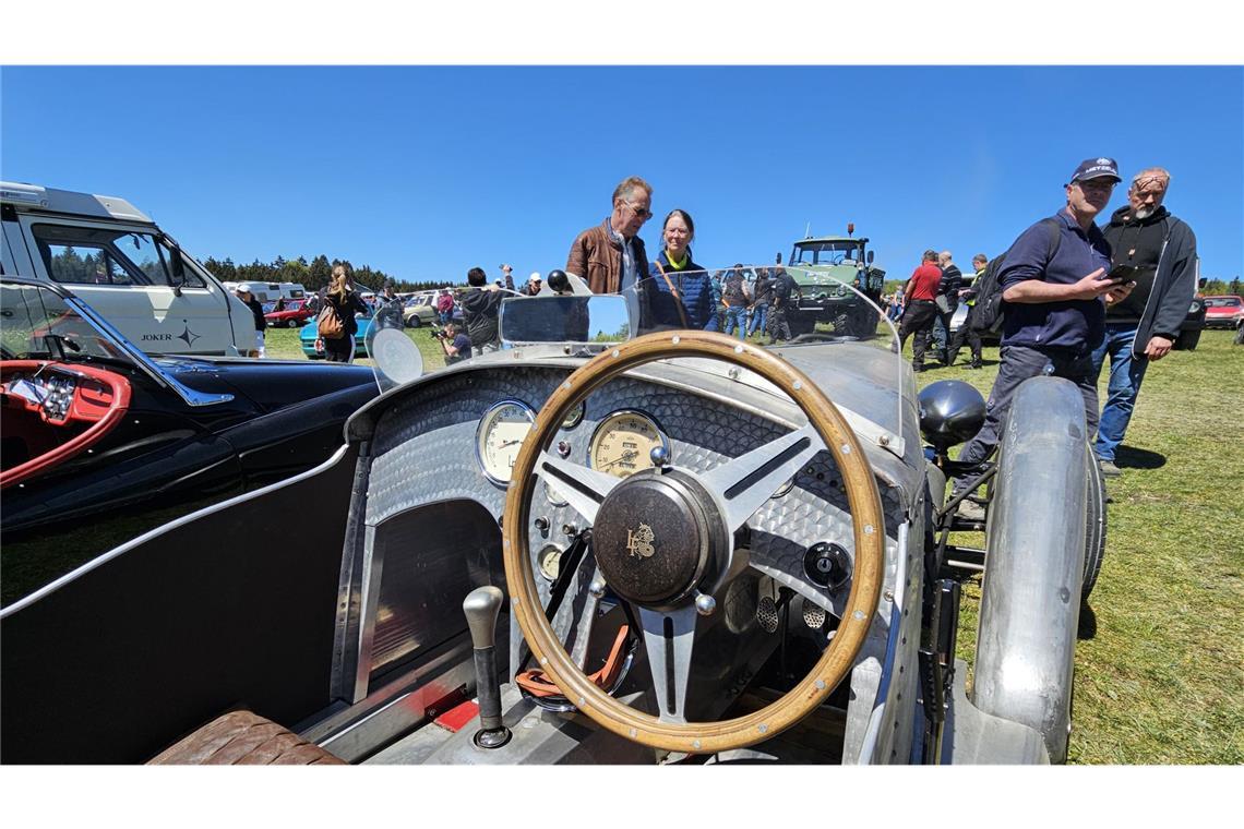 Oldtimerfreunde feiern auf der Schwäbischen Alb die Technikgeschichte