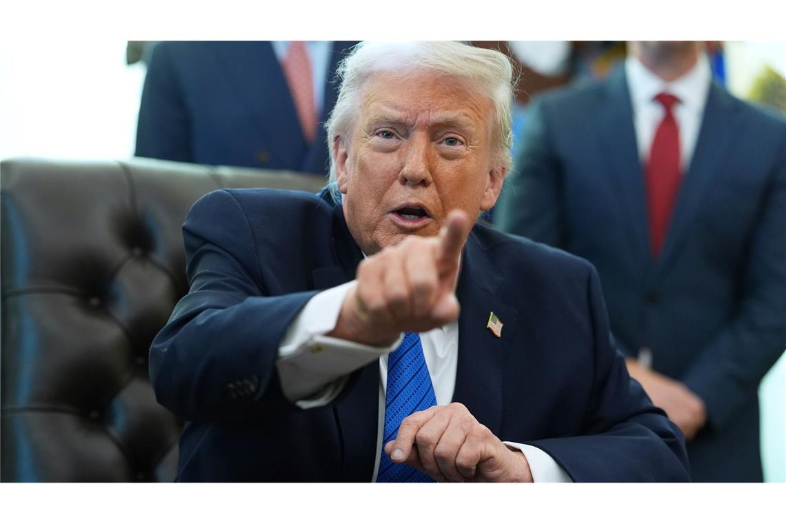 Weitere Kriegsschiffe seien unterwegs in Richtung Iran, sagt US-Präsident Donald Trump.