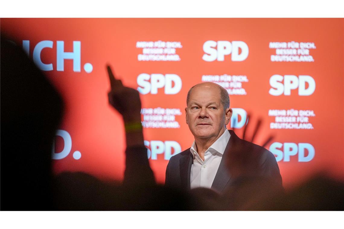 Scholz schließt Kürzungen für Ukraine-Hilfe aus Weiteres Geld für Waffenlieferungen in die Ukraine soll es laut Kanzler Scholz nur unter einer Bedingung geben.