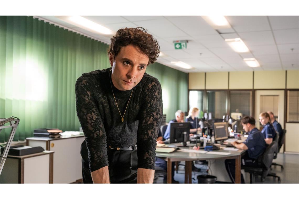 Welcher Zeuge könnte diesen Ermittler-Blicken widerstehen?