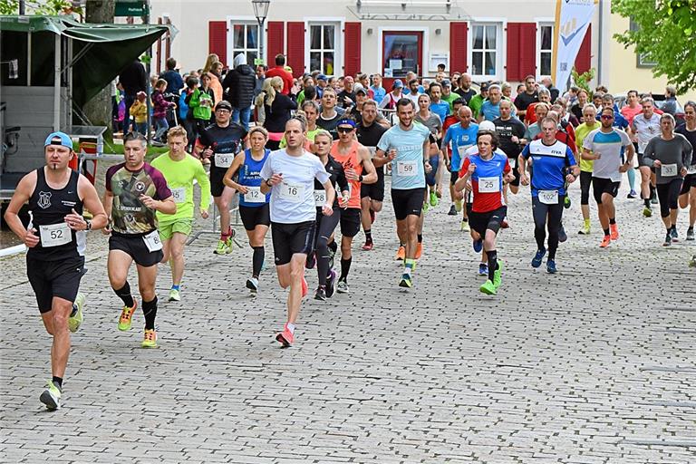 Welzheim bildet wieder den Auftakt des Laufcups. Diesmal wird allerdings nicht am Kirchplatz gestartet, sondern auf dem Sportgelände der Justinus-Kerner-Halle. Foto: Tobias Sellmaier