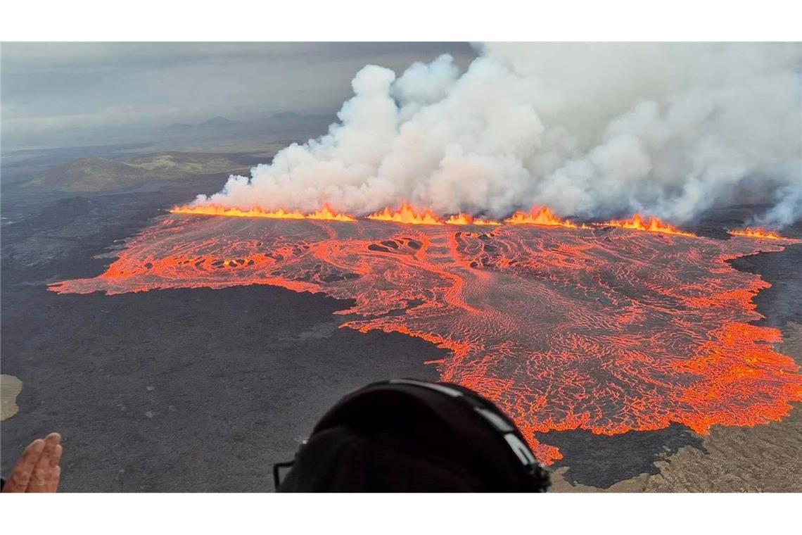 Wenige Stunden nach dem Ausbruch ist bereits ein größeres Lavafeld entstanden.