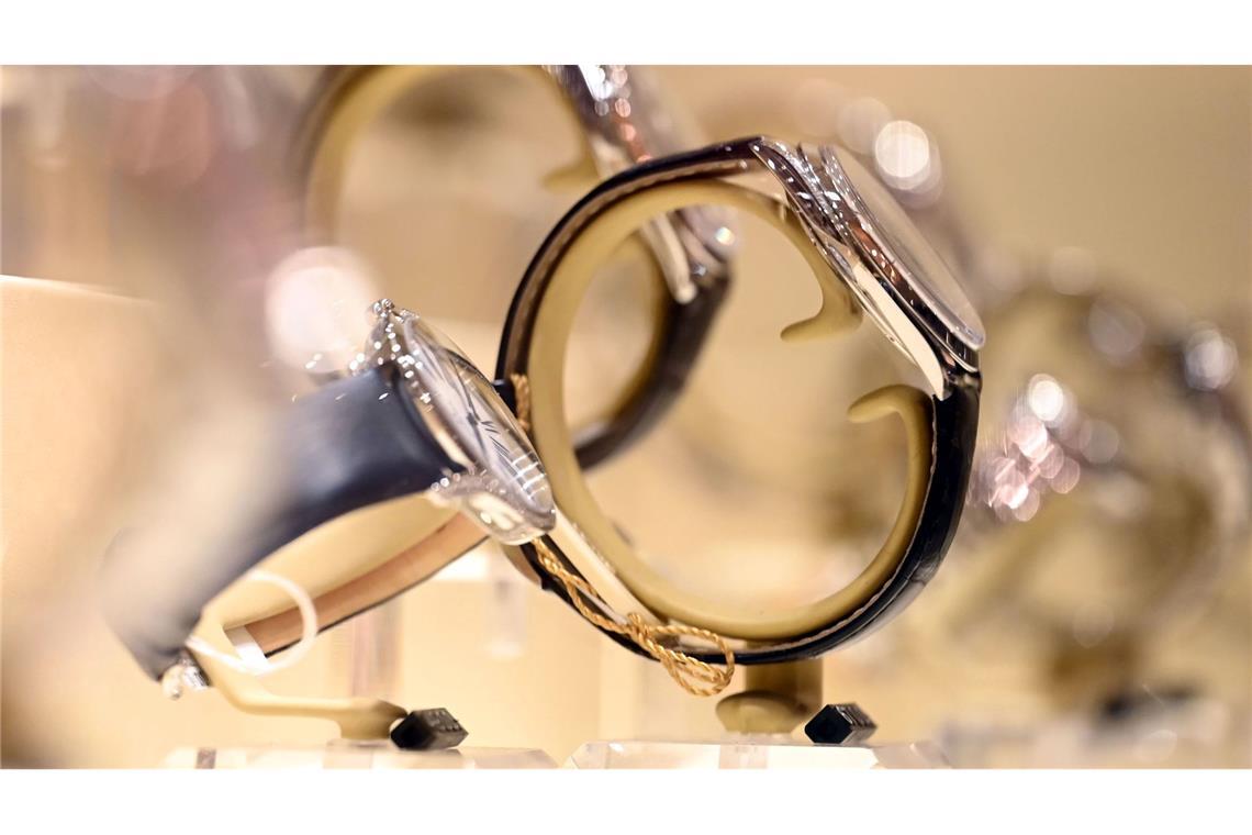 Kunden gehen seltener zum Juwelier - aber kaufen teurer ein Weniger aber teurere Stücke sorgen bei Juwelieren und Uhrenhändlern für stabile Umsätze. (Archivbild)