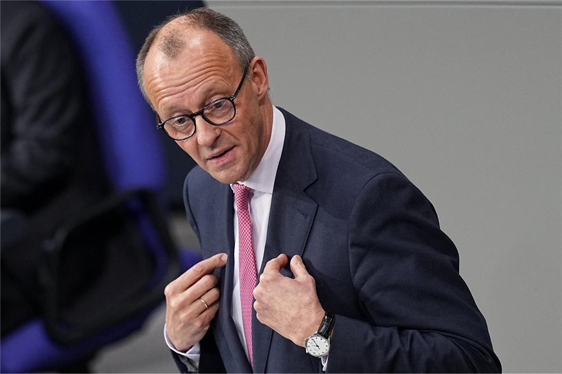 Scholz nennt Chialo "Hofnarr" - "nicht rassistisch" gemeint Weniger als zwei Wochen vor der Bundestagswahl ringen die Parteien um jeden Prozentpunkt - die Union bleibt in den Umfragen aber unangefochten mit Abstand vorn (Archivfoto).