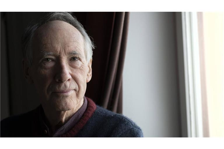 Wenn die Welt auch vor die Hunde geht, wird immer noch gelesen: Ian McEwan.