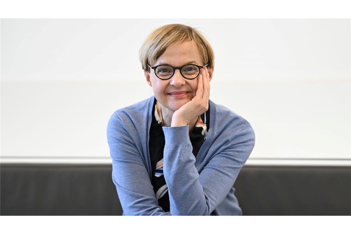 "Viele Suizide lassen sich verhindern" "Wenn jemand akut suizidal ist, ist das Erste, was man tun muss, Zeit zu gewinnen." - Ute Lewitzka, Deutschlands erste Professorin für Suizidologie und Suizidprävention wurde zum 1. November 2024 an die Frankfurter Goethe-Universität berufen.