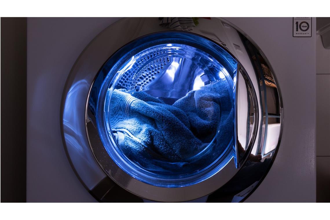 Wie hygienisch sauber sind Waschmaschinen? Wenn Waschmaschinen nicht richtig oder regelmäßig genug gereinigt werden, können sie sich zu wahren Keimschleudern entwickeln.