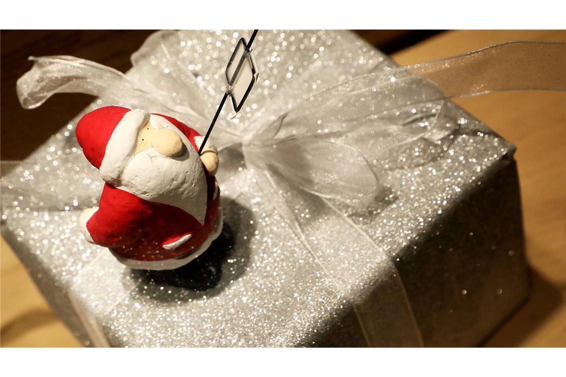 Diese Geschenke sollen zu Weihnachten Unglück bringen Wer abergläubisch ist, sollte bei der Geschenkeauswahl aufpassen.