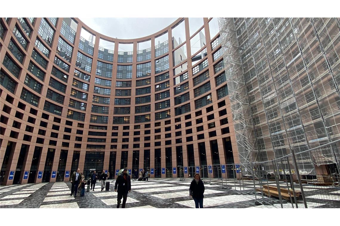 Behörden werfen Huawei Bestechung im EU-Parlament vor Wer als Lobbyist einen Zugangsausweis zum Inneren des EU-Parlaments haben will, muss sich in ein Register eintragen.