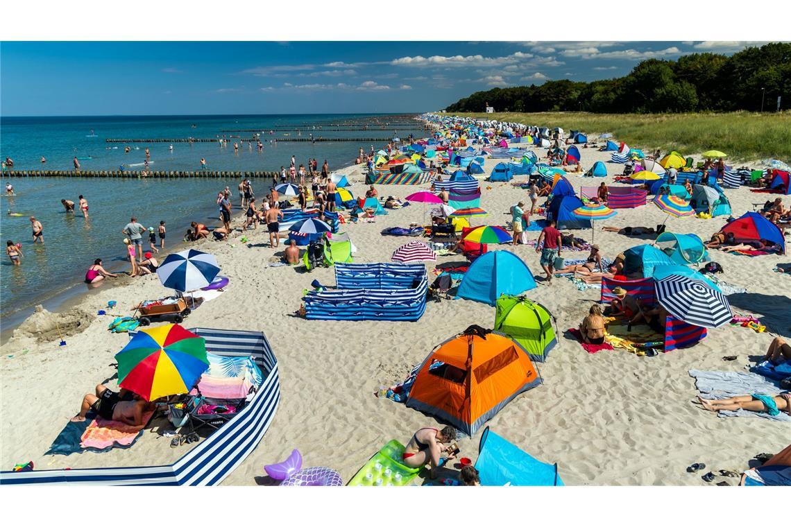 Ein Quadratmeter Haus auf Sylt kostet fast 14.600 Euro Wer auf der Ostsee-Halbinsel Fischland-Darß-Zingst leben möchte, muss dem Küstenreport zufolge für seine Immobilie im Schnitt fast 4.500 Euro pro Quadratmeter bezahlen. (Archivbild)