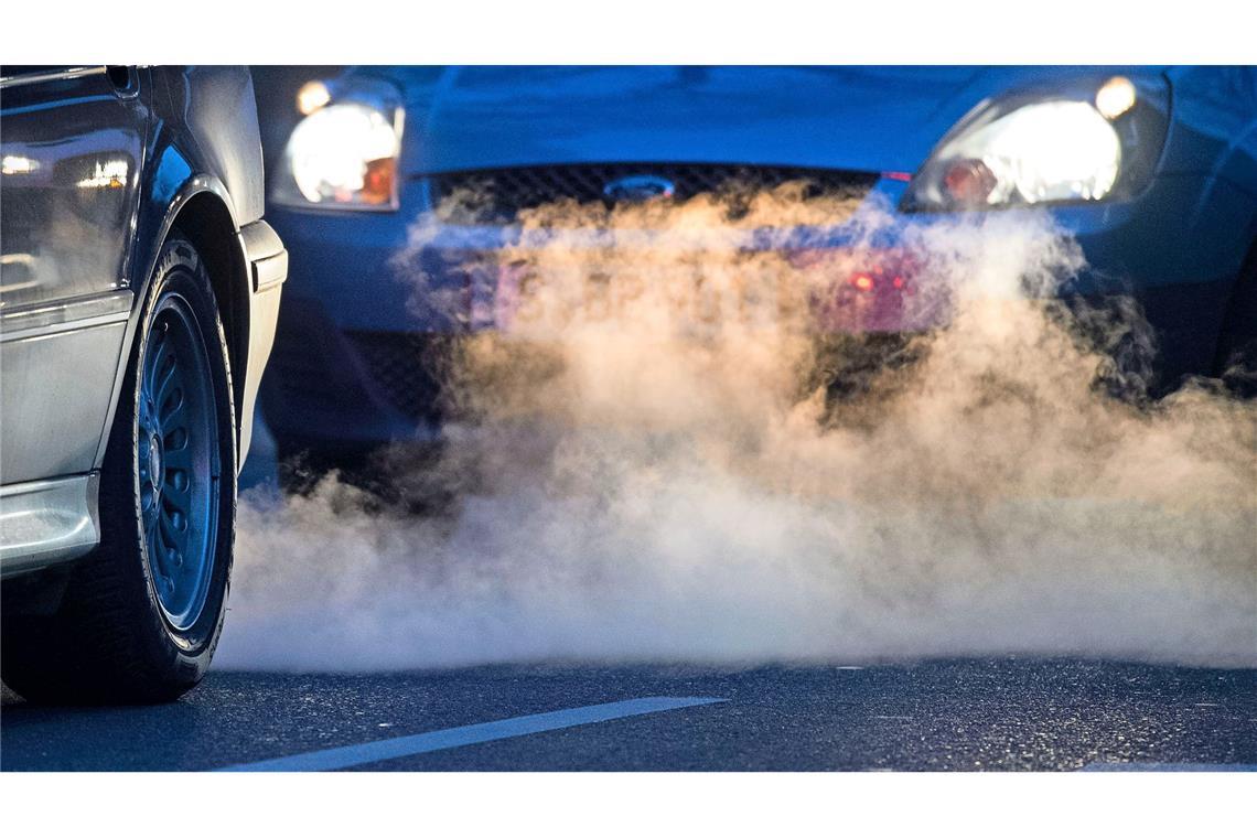 Ein Preisschild für die Umweltverschmutzung Wer die Umwelt mit seinem CO2-Ausstoß belastet wird schon jetzt zur Kasse gebeten. Ab 2027 gilt das auch für den Autoverkehr und das Heizen.