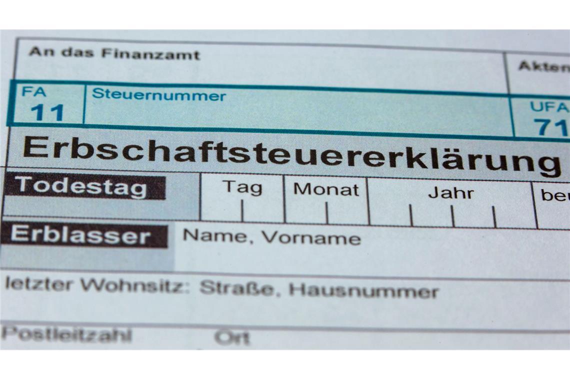 Wer erbt oder Vermögen geschenkt bekommt, muss Steuern zahlen - jedenfalls ab einer Freigrenze. (Symbolbild)