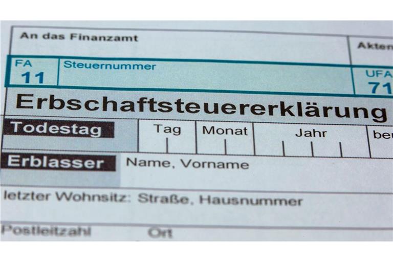 Wer erbt oder Vermögen geschenkt bekommt, muss Steuern zahlen - jedenfalls ab einer Freigrenze. (Symbolbild)