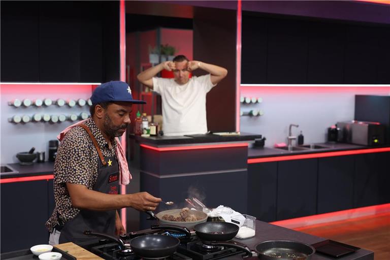 Wer fliegt in Folge 3 von Promi Taste raus?