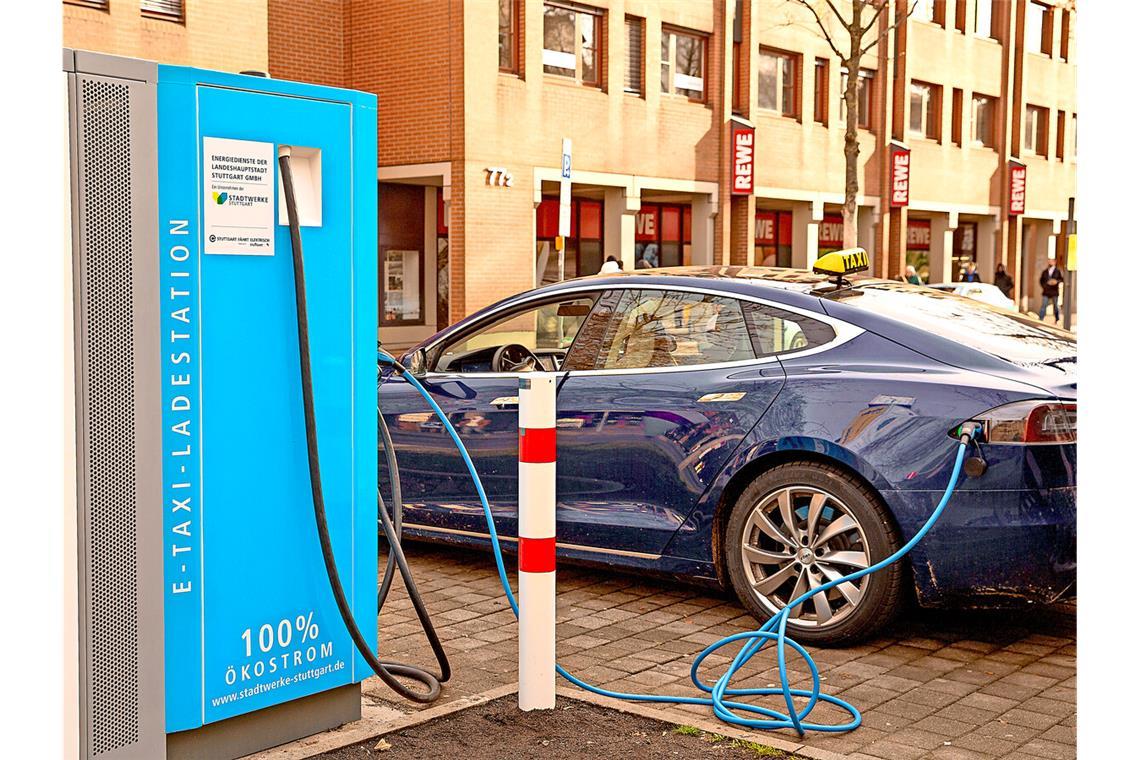 Wer im neuen Jahr sein E-Auto an den Säulen der Stadtwerke lädt, bezahlt weniger.
