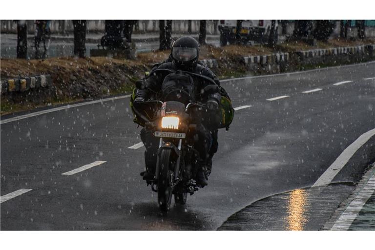Wer im Winter mit dem Motorrad unterwegs ist, muss besonders vorsichtig sein (Symbolfoto).