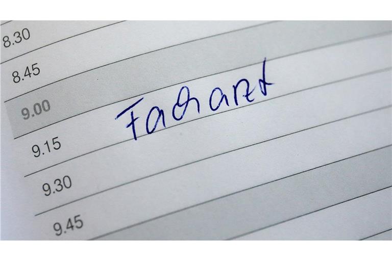 Wer in Deutschland einen Facharzttermin braucht, muss häufig viel Geduld haben. (Symbolfoto)