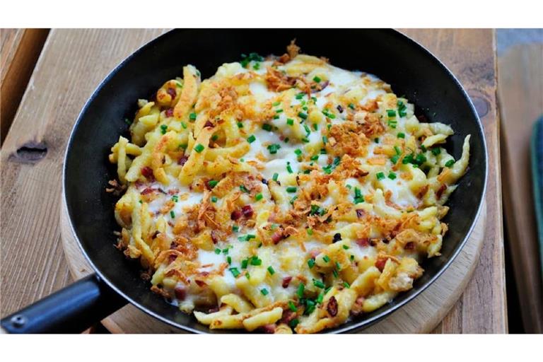 Wer Käse mag, der liebt Käsespätzle, aber welcher Käse passt am besten für Käsespätzle? Alles Wichtige dazu hier.