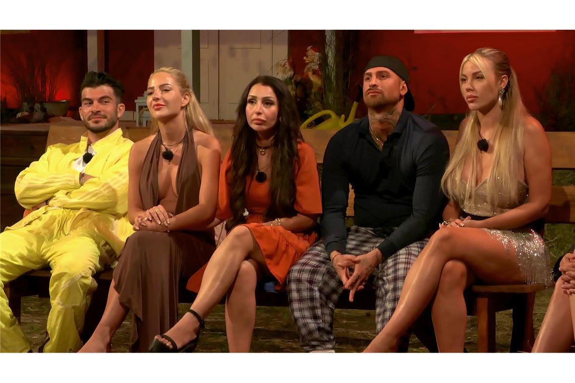 Wer muss den Promihof in Folge 15 und 16 verlassen?