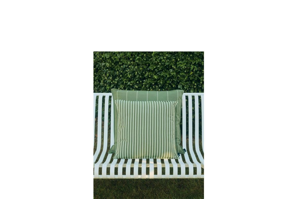 Wer nicht weiß, ob er Muster irgendwann nicht mehr mag – erst einmal mit  Kissen namens „Terrazza“ beispielsweise  anfangen.