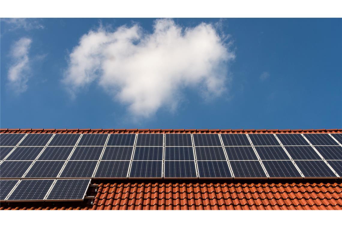 Wer sich eine neue Photovoltaikanlage anschafft, muss mit einer geringeren Vergütung rechnen. (Archivbild)