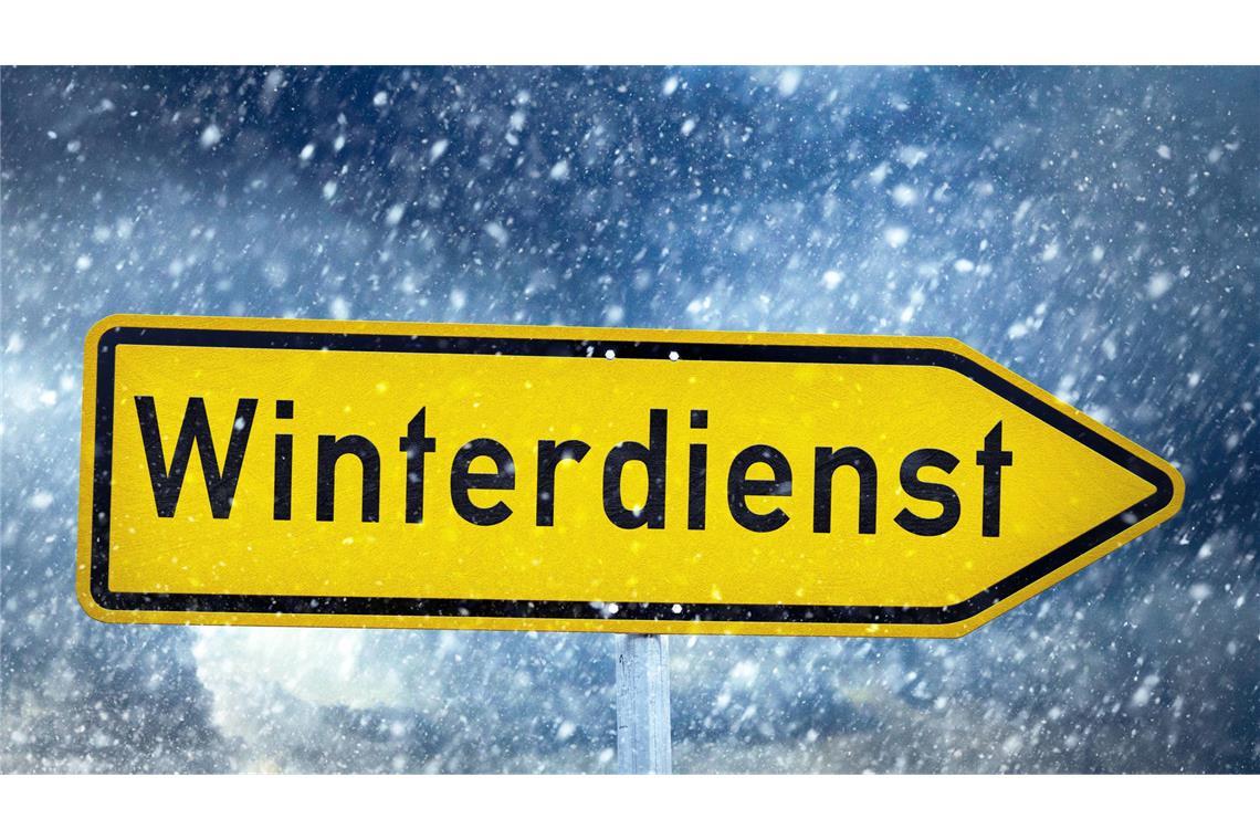 Kehrwoche: Wer muss Gehwege vom Schnee befreien? Werktags sind die Abschnitte zwischen 7 und 20 Uhr passierbar zu halten, an Sonn- und Feiertagen zwischen 9 und 20 Uhr.
