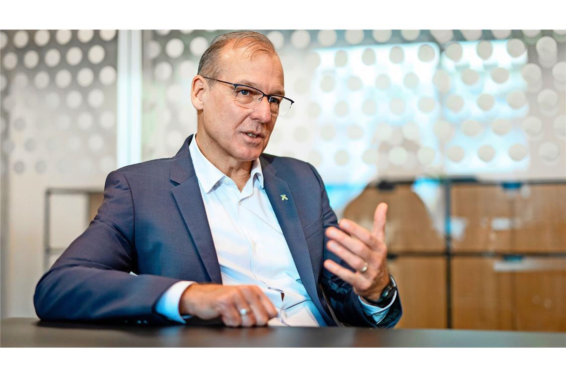 Werner Götz, CEO von TransnetBW, sieht in Freileitungen den Schlüssel für eine schnellere und bezahlbare Energiewende.