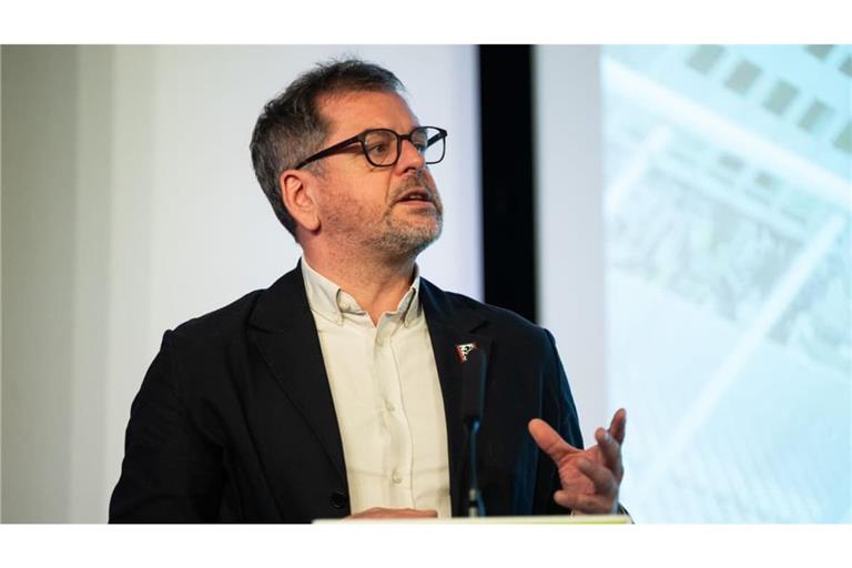 Werner Graf (Bündnis 90/Die Grünen), Co-Vorsitzender der Grünen Fraktion im Berliner Abgeordnetenhaus, spricht bei einer Sitzung vom Landesausschuss von (Bündnis 90/Die Grünen) in Berlin.