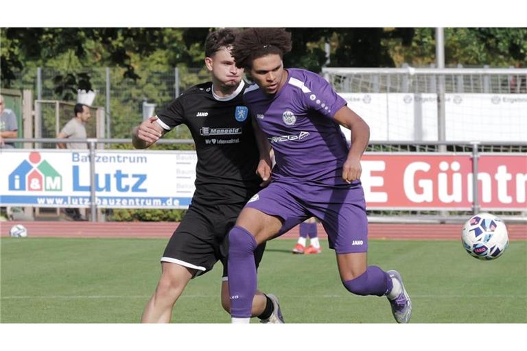 Wesley Chinedu Acholonu trifft vor der Pause zum 1:0 für den TSV Bernhausen und krönt mit dem Tor seine gute Leistung.
