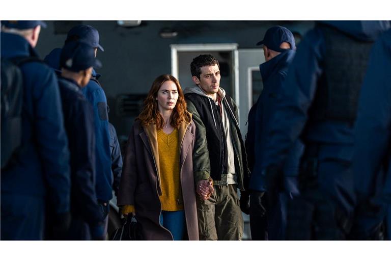 Wettermoderatorin Margaret Fairchild (Emily Blunt) und Cybersicherheitsexperte Daniel Kellner (Josh O'Connor) werden gejagt.